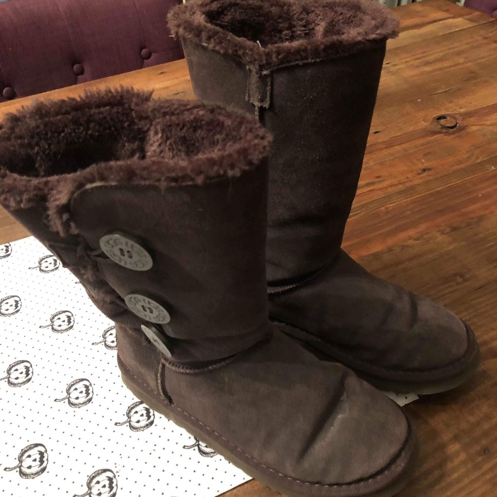 Dark Brown Tall Bailey Button